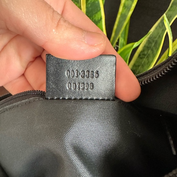 βSOLDβ Authentic Gucci Canvass Shoulder Bag - Picture 9 of 16